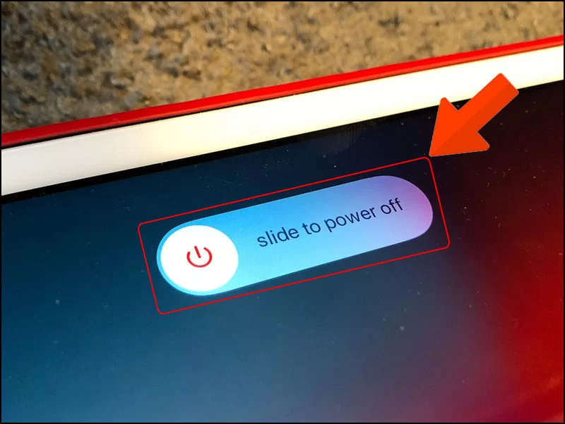 Kéo thanh trượt “slide to power off” để tắt nguồn